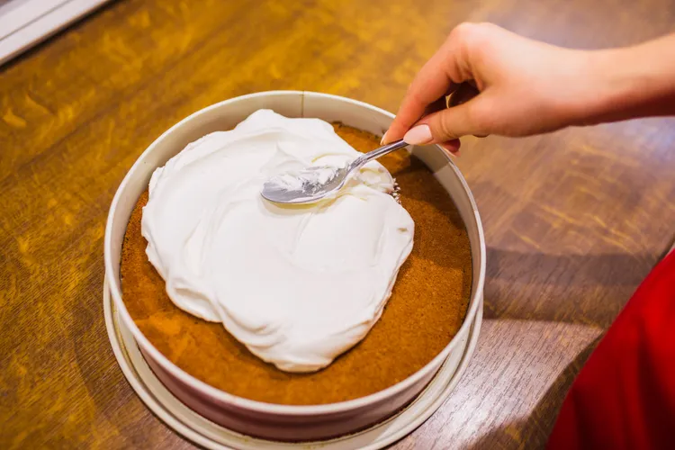 How to Frost a Cake Smoothly Without a Fancy Turntable
