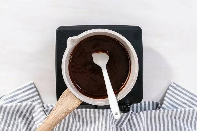 5-minute no-cook chocolate avocado pudding