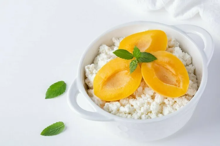 Apricot basil ricotta with honey drizzle
