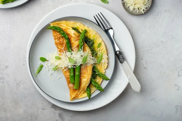 Asparagus and cashew omelet with parmesan cheese