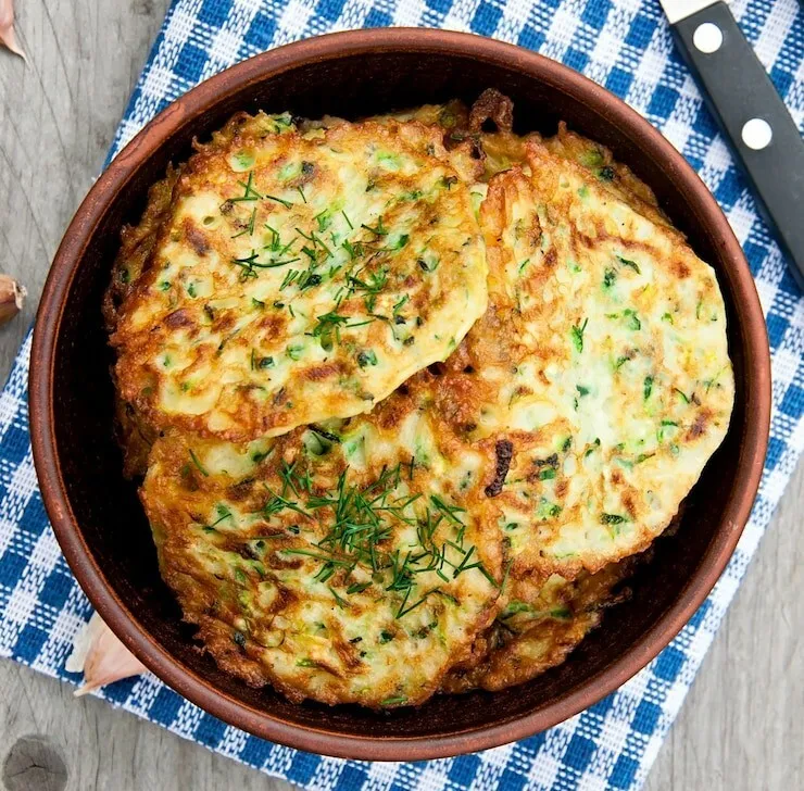 Baked zucchini fritters with goat cheese