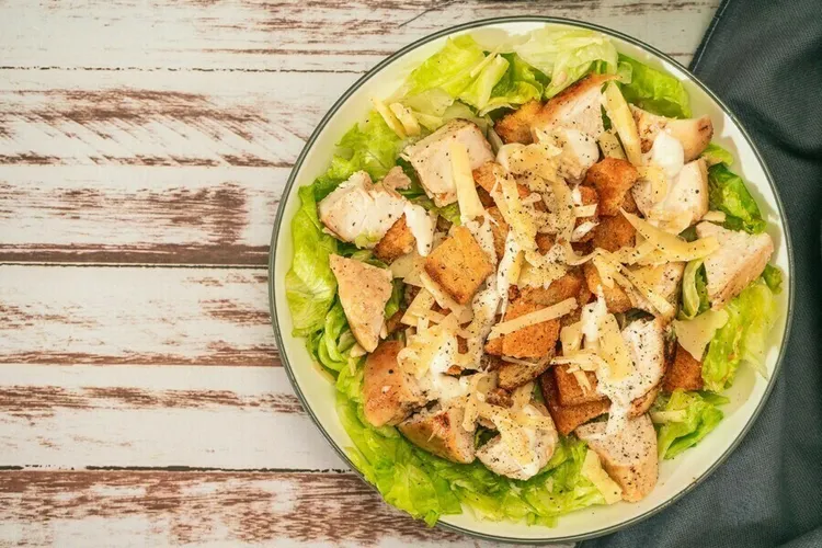 Balsamic chicken salad with parmesan