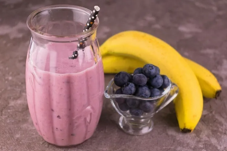 Banana blueberry smoothie with oats and almond butter