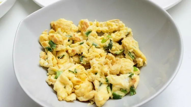 Herb-infused scrambled eggs with olive oil