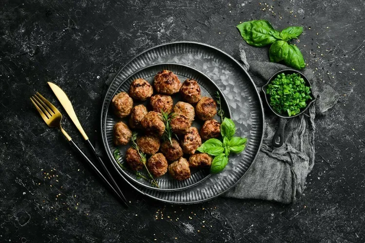 Spinach and beef meatballs with parmesan cheese