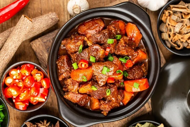 Beef and vegetable casserole with red wine