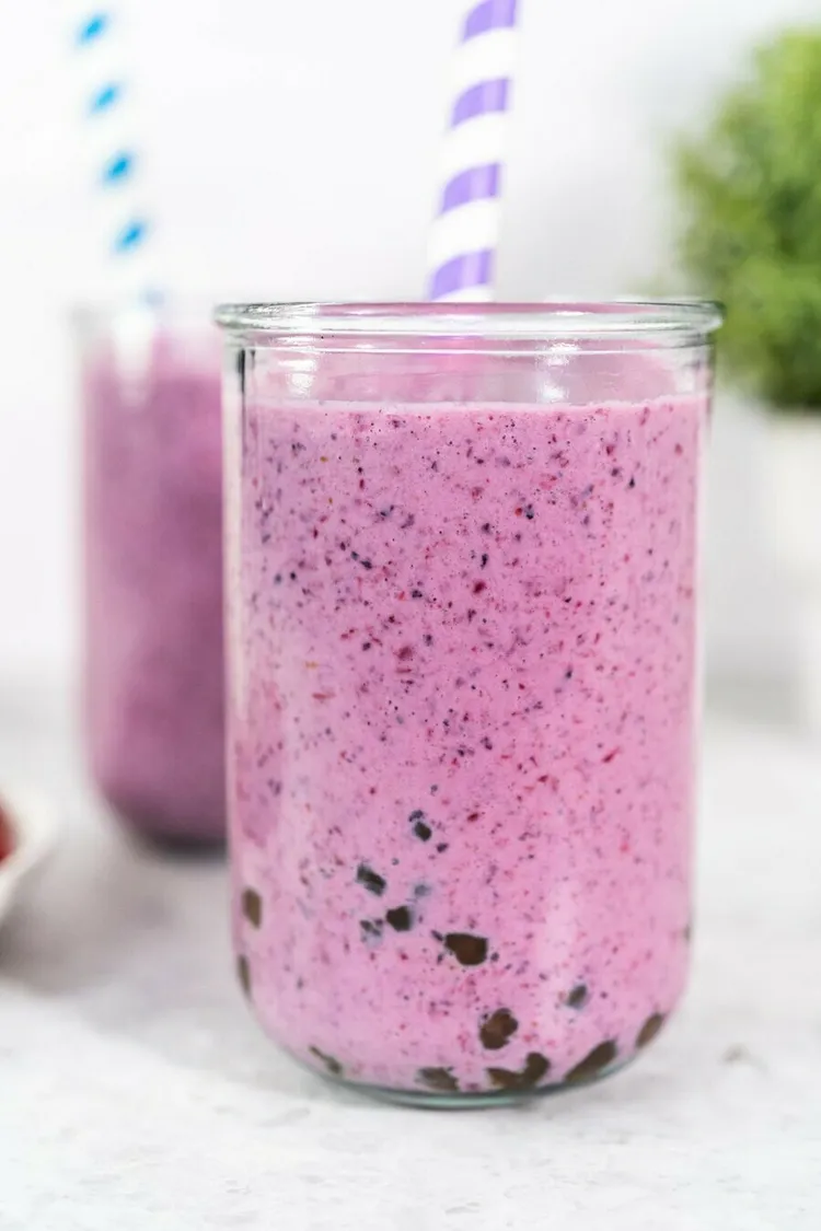 Berry, spinach and avocado protein smoothie