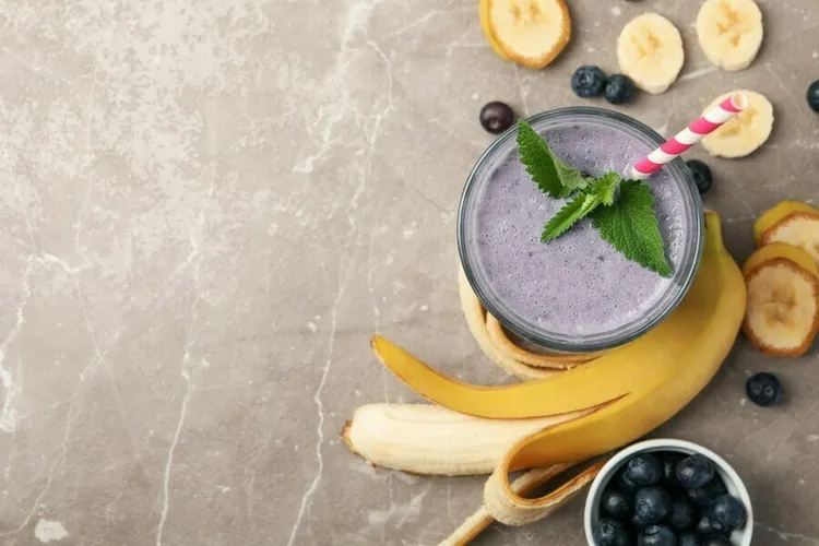 Blueberry chard power smoothie