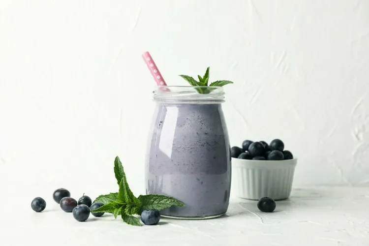 Blueberry mint coconut smoothie