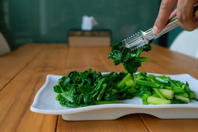 Salt-seasoned boiled kale