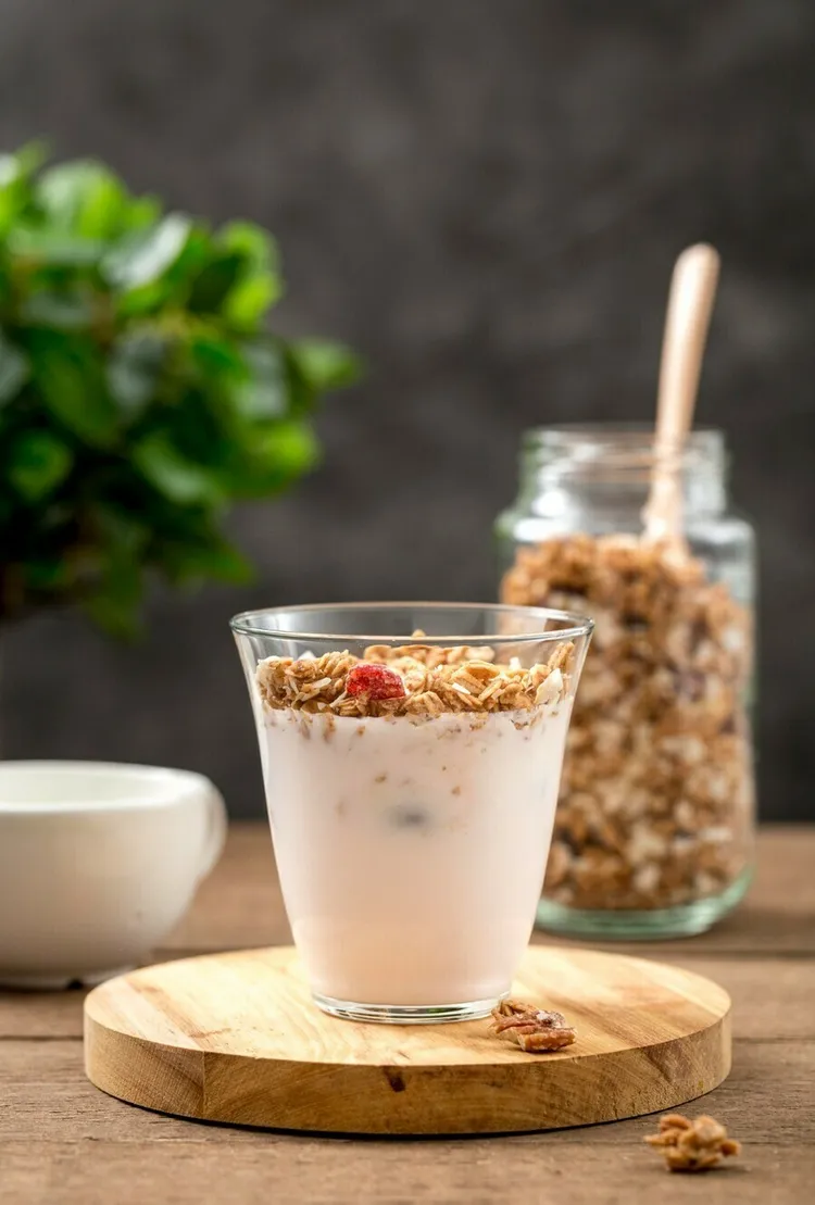 Peanut butter and raisin greek yogurt breakfast bowl