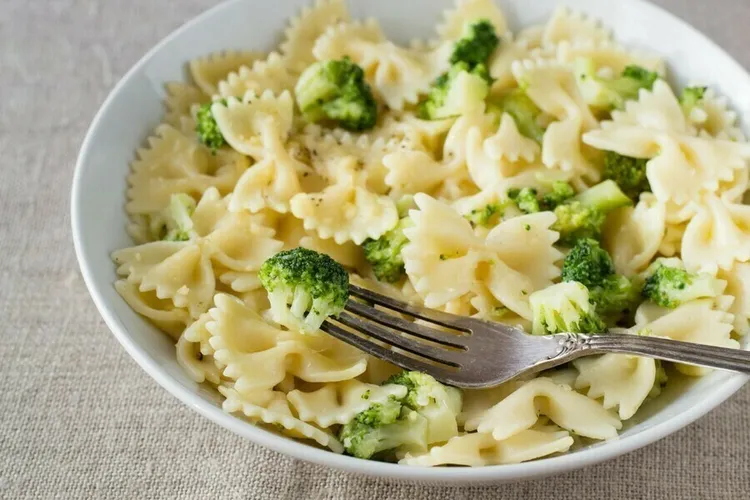 Broccoli & feta pasta salad