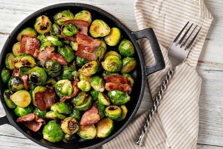 Bacon and brussels sprouts with leeks