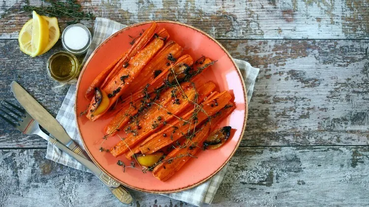 Carrot medley with shallots, sage and thyme