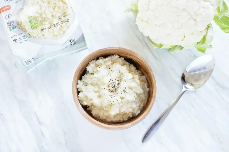 Cauliflower rice with olive oil, salt and pepper