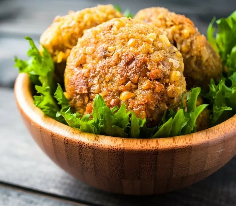 Quinoa and broccoli patties