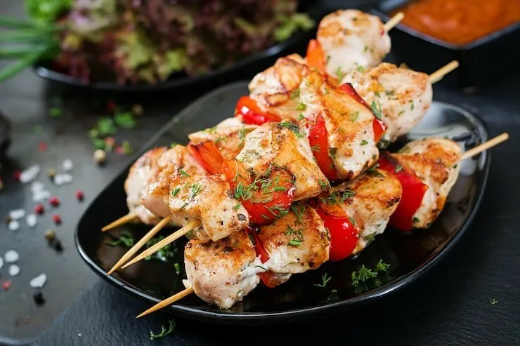 Grilled chicken kebabs with bbq sauce