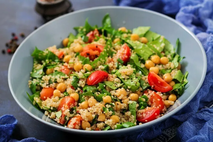 Chickpea quinoa salad with arugula and peppers
