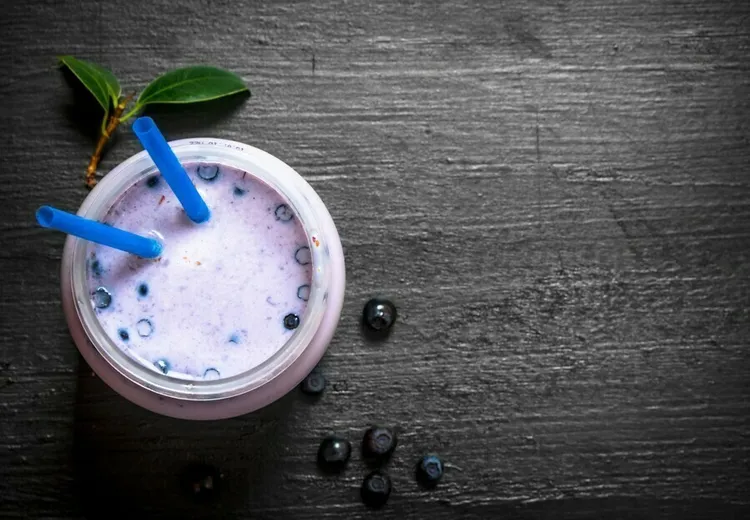 Cinnamon blueberry chia yogurt smoothie
