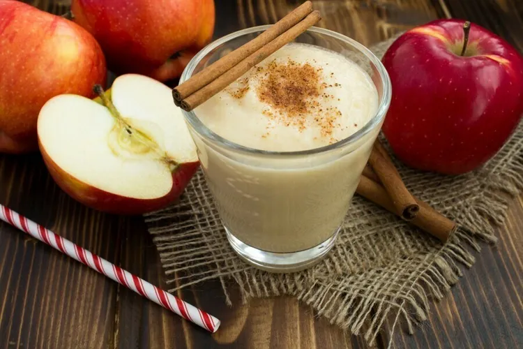 Coconut, apple and cinnamon chia smoothie