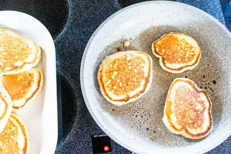 Coconut flour banana pancakes with egg whites and vanilla