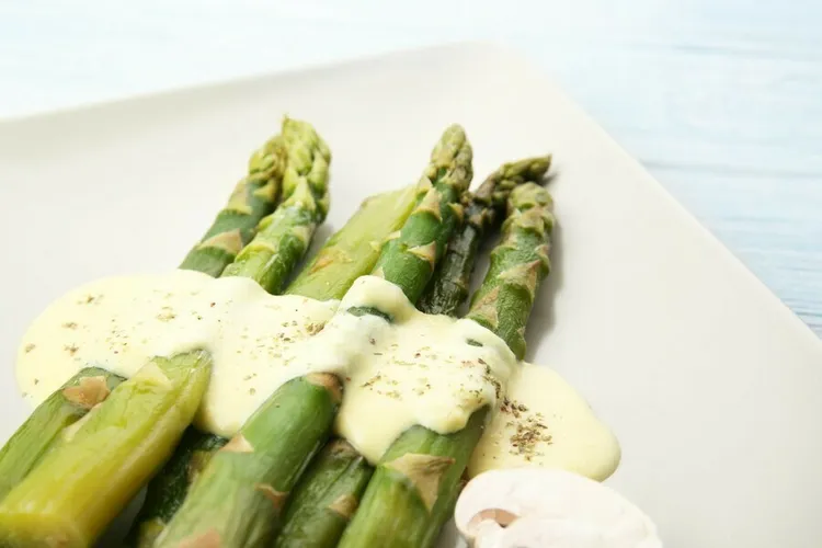 Curry asparagus with cold dip
