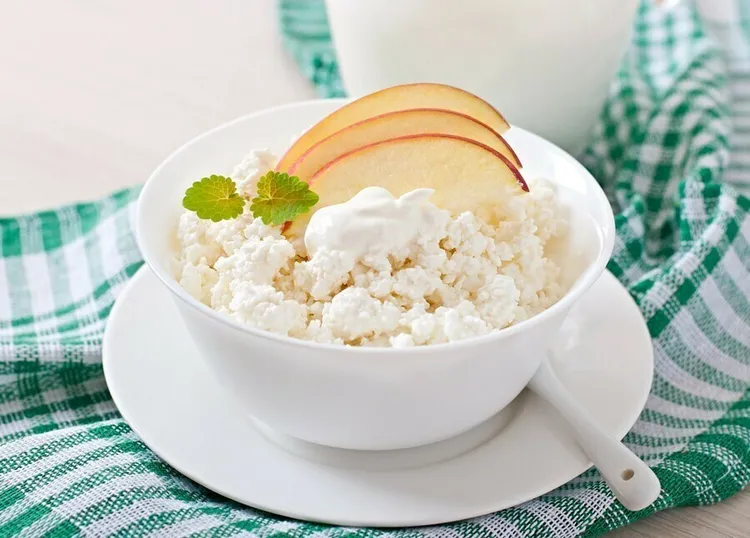 Cinnamon-spiced apple cottage cheese
