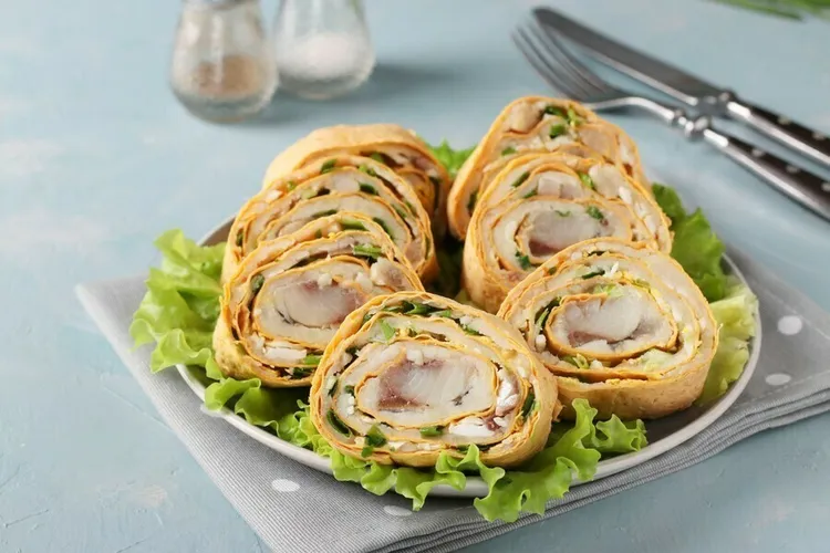 Cream cheese and turkey ham rollups with cucumber and spinach