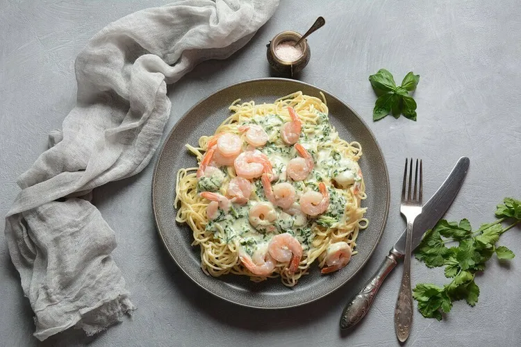 Garlic shrimp and vegetable pasta