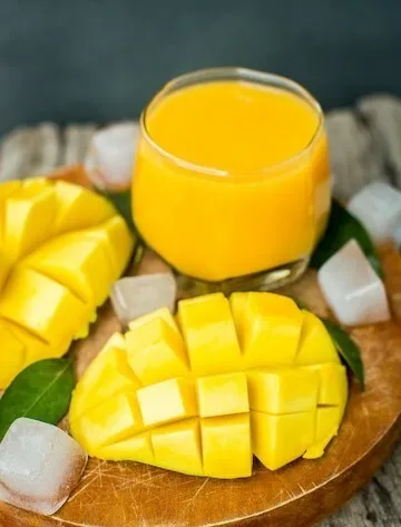 Mango smoothie bowl