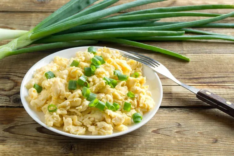 Scrambled eggs with cheddar and scallions