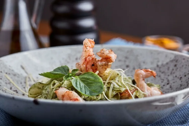 Shrimp, leek and spinach pasta