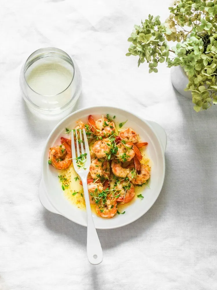 Shrimp salad with lemon, dill and white wine