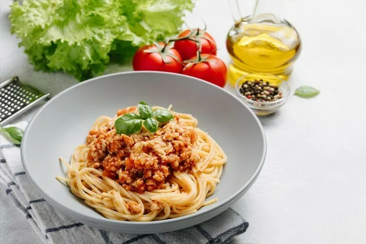 Oregano chicken bolognese with gluten-free pasta and parmesan cheese