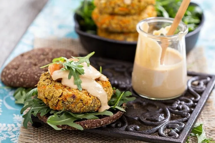 Quinoa cakes with roasted red pepper cashew cream sauce