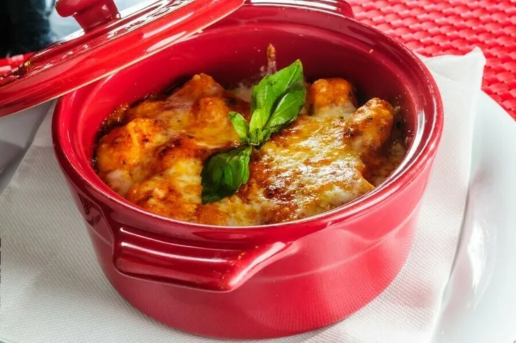 Crockpot italian chicken with mozzarella and garlic