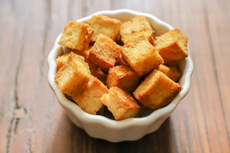 Garlic-butter croutons with olive oil