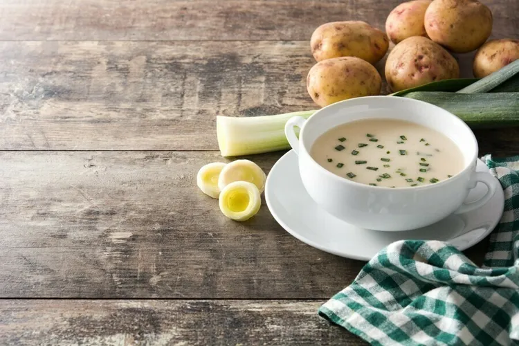 Curried apple and leek soup