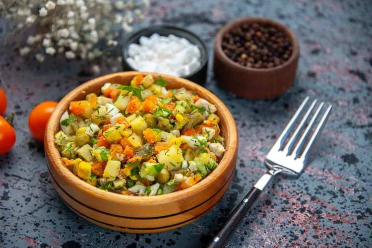 Curried chickpea salad with carrots, onions, raisins and cashews