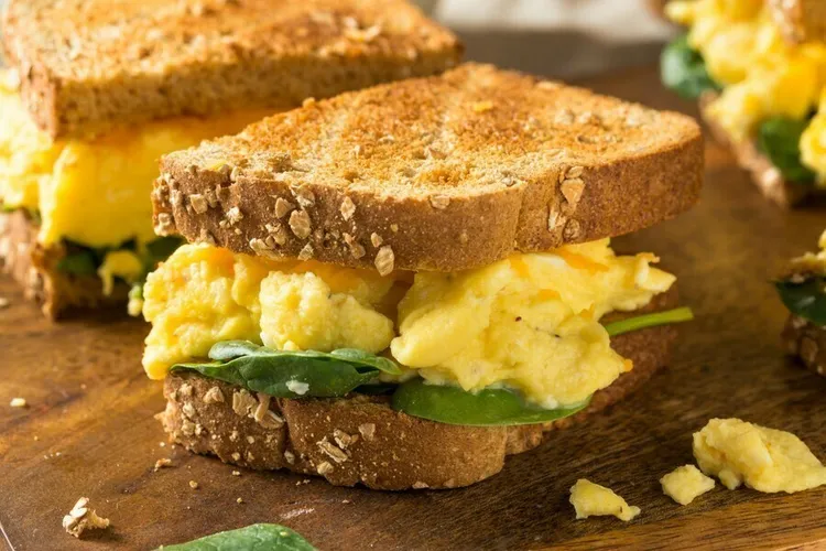 Curried egg sandwiches with whole-wheat bread