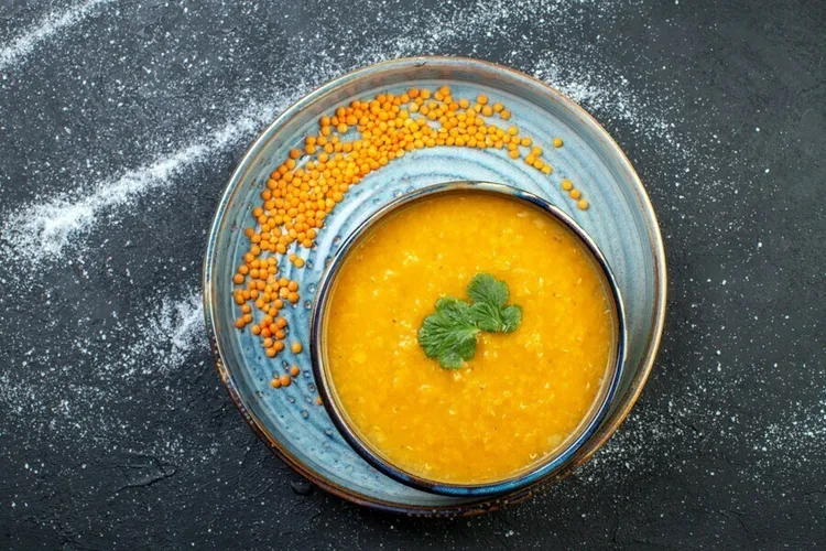 Curried lentil soup with carrots, chickpeas and lemon