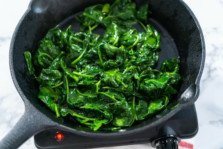 Sautéed spinach with butter, salt and pepper