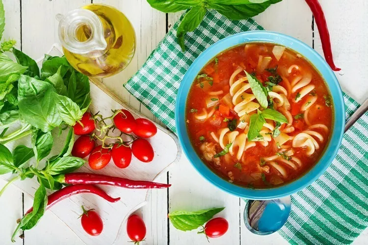 Vegetable soup with whole-wheat pasta