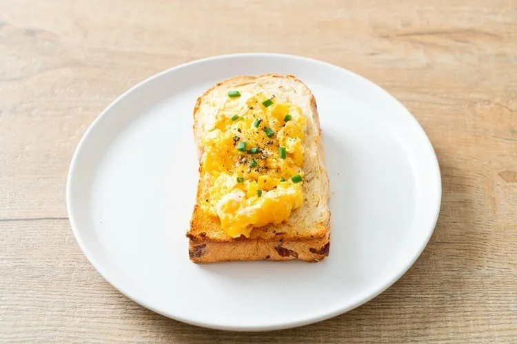 Egg white toast with chives and coconut oil