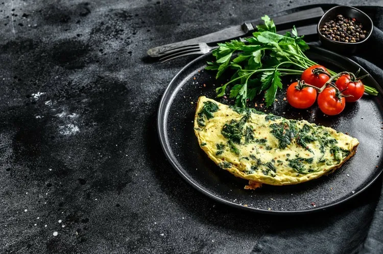 Cheddar spinach omelet with chives