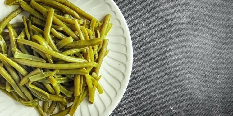 Grilled green beans in foil pouches with olive oil and seasonings