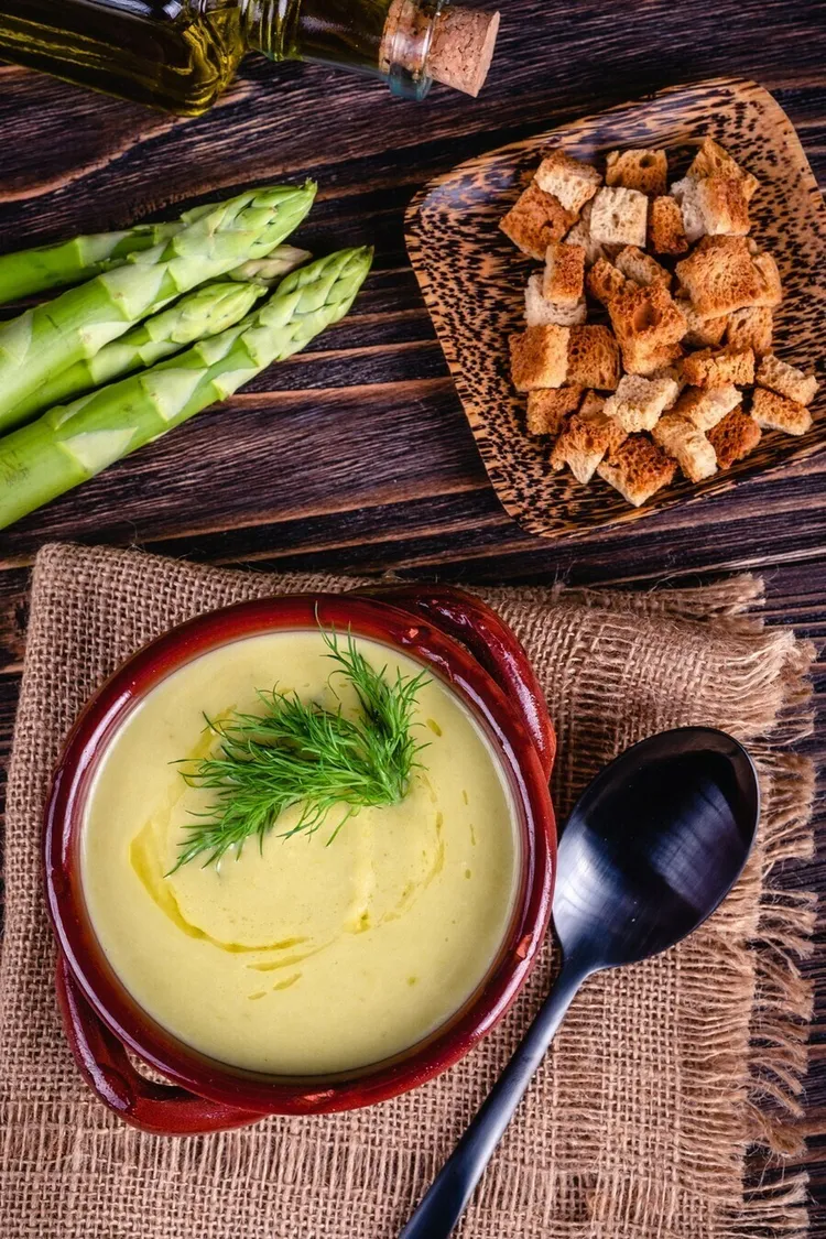 Garlic asparagus soup