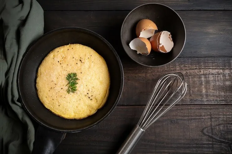 Garlic-infused three-egg omelet