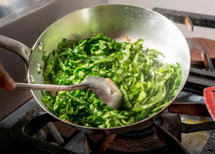 Garlic-kale saute with olive oil