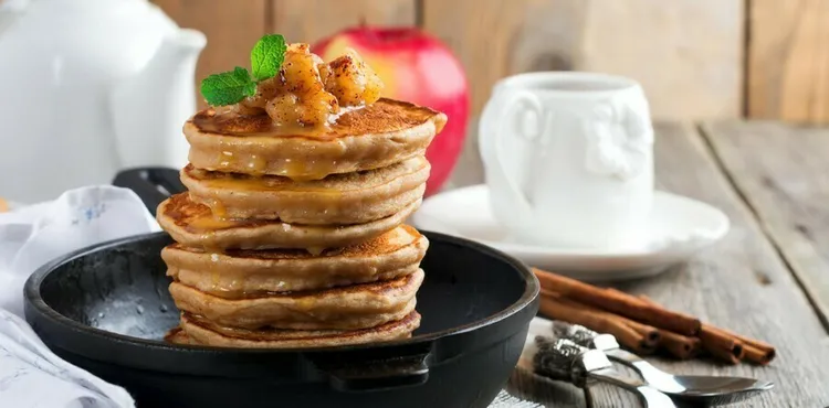 Grain-free apple almond pancakes with cinnamon and coconut milk